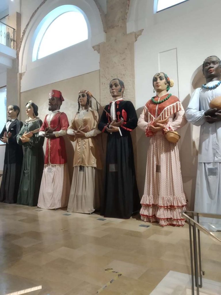 Tenues valenciennes dans un musée