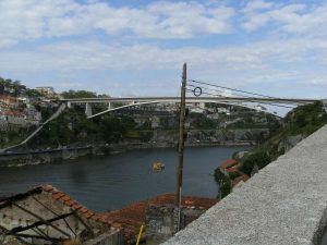 7 Le pont de l’autoroute à Porto