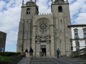 8 Entrée de la cathédrale de Porto